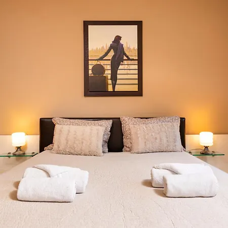 Beautiful In The Heart Of Apartment